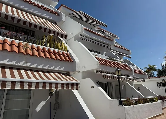 Centrally Located M, Bright And Sunny With Terrace And Pool Views Apartamento *