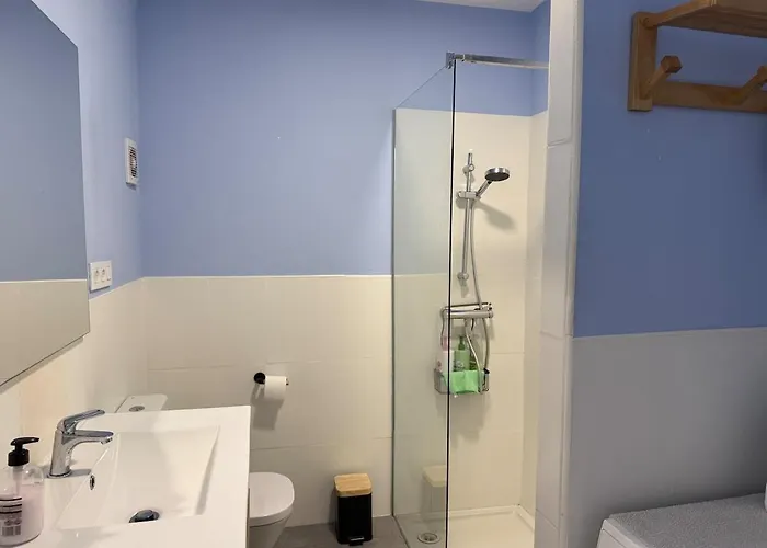 Centrally Located M, Bright And Sunny With Terrace And Pool Views Apartment