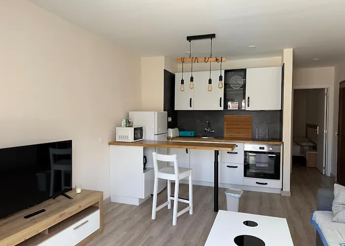 Centrally Located M, Bright And Sunny With Terrace And Pool Views 公寓 美洲海滩