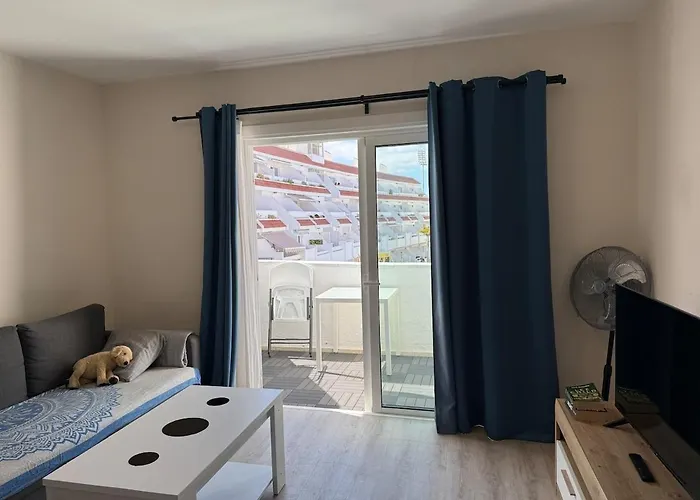 Centrally Located M, Bright And Sunny With Terrace And Pool Views *