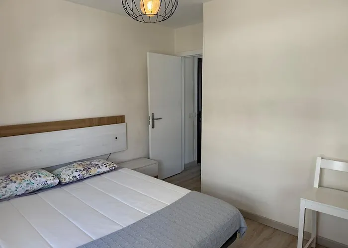 Apartment Centrally Located M, Bright And Sunny With Terrace And Pool Views