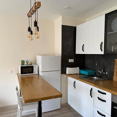 Centrally Located M, Bright And Sunny With Terrace And Pool Views Апартаменты *