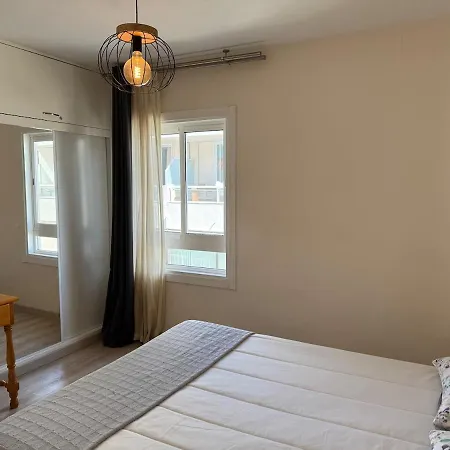 Апартаменты Centrally Located M, Bright And Sunny With Terrace And Pool Views